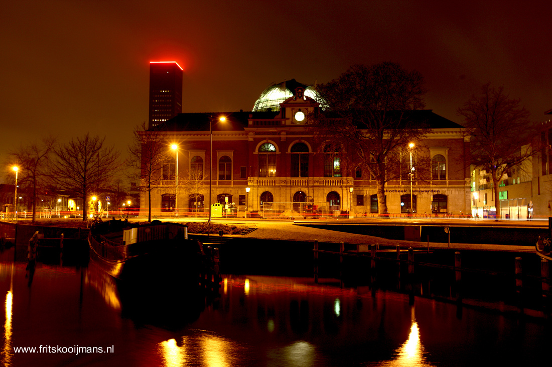 Friesland bank en Achmeatoren bij nacht