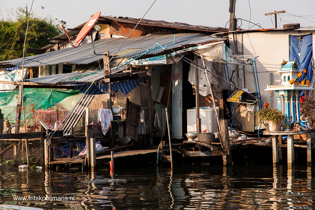 201312239652 Leven langs de rivier in Bangkok Thailand