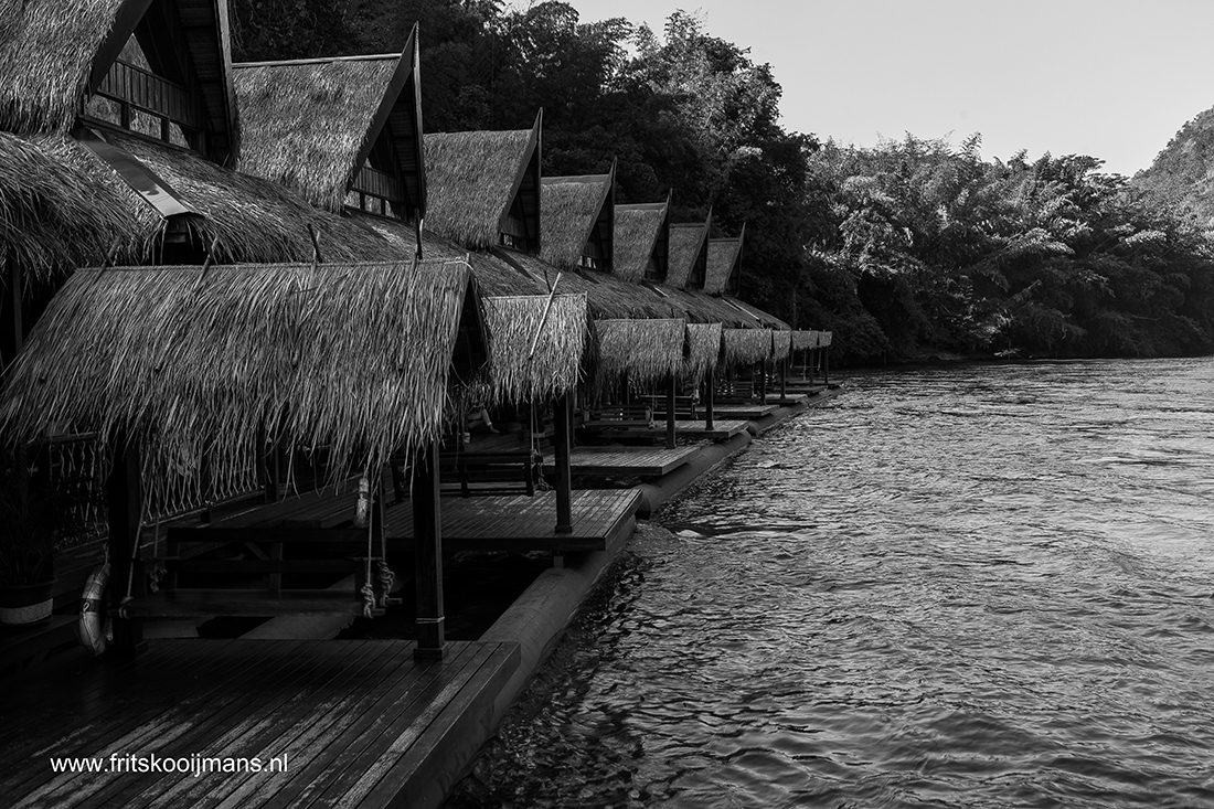 201401030622 Resotel Hotel River Kwai Sai Yok aan het water