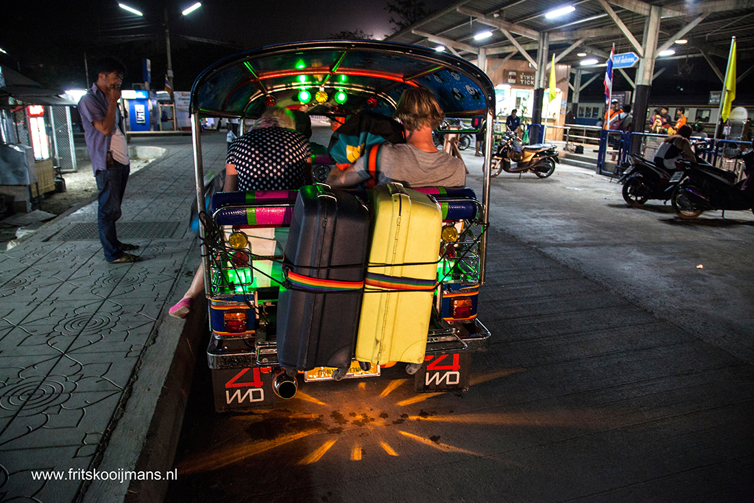 201401051026 In de tuktuk naar het hotel in Bangkok