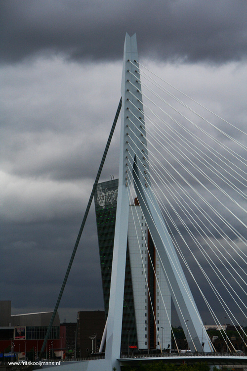 Erasmusbrug met KPN gebouw Rotterdam