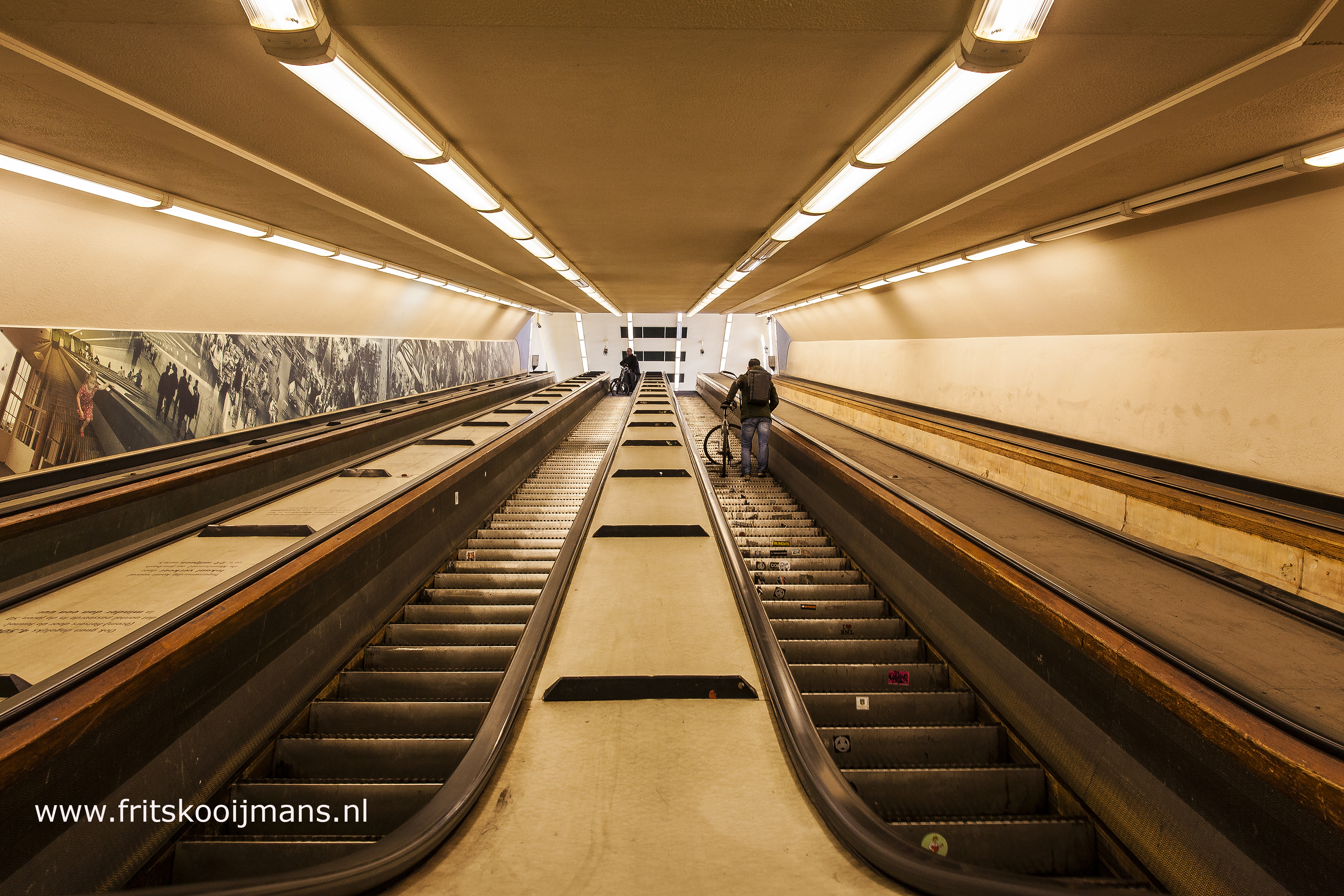 De roltrap van de Fietstunnel in Rotterdam