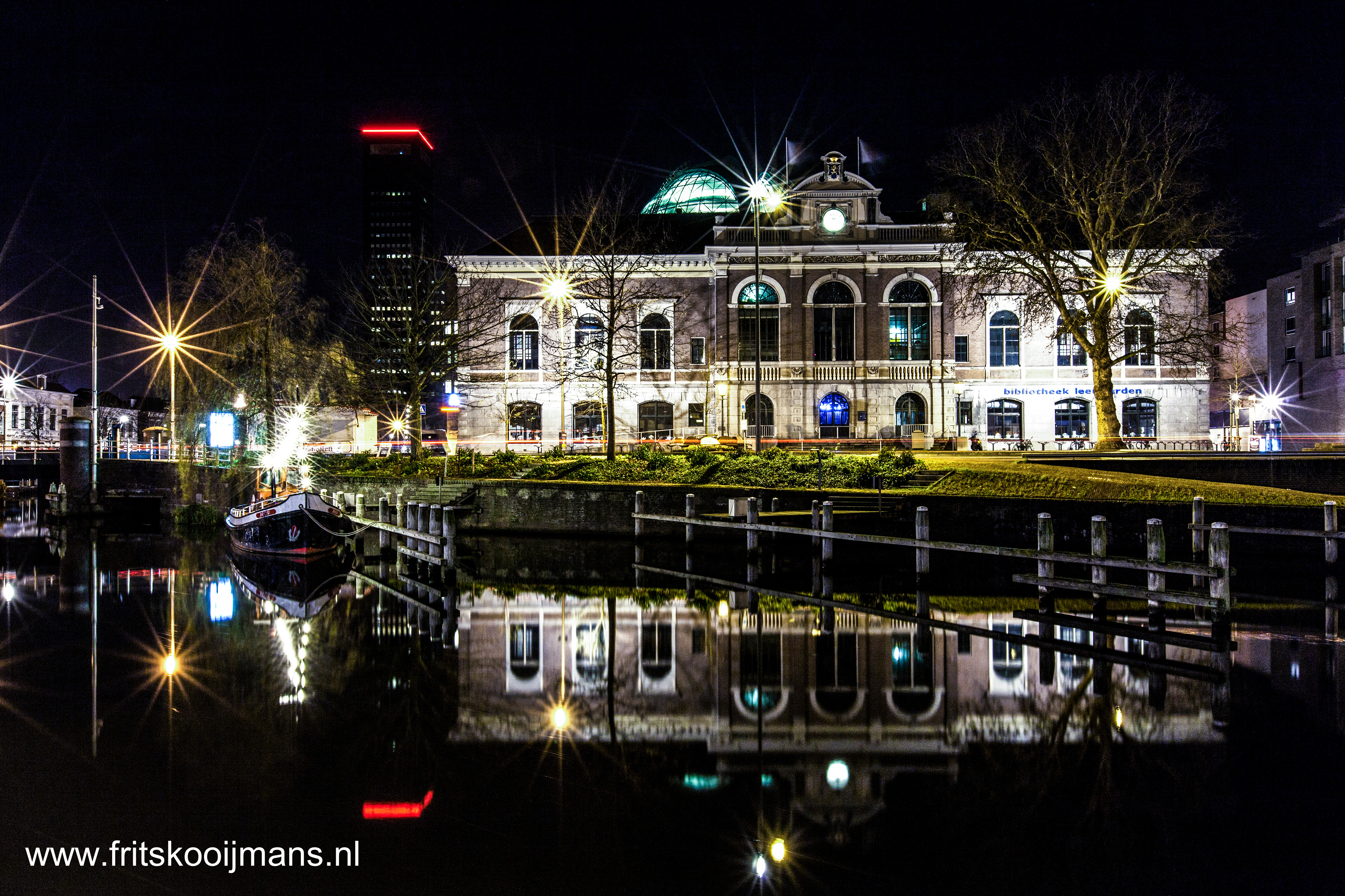 Bibliotheek in Leeuwarden bij nacht