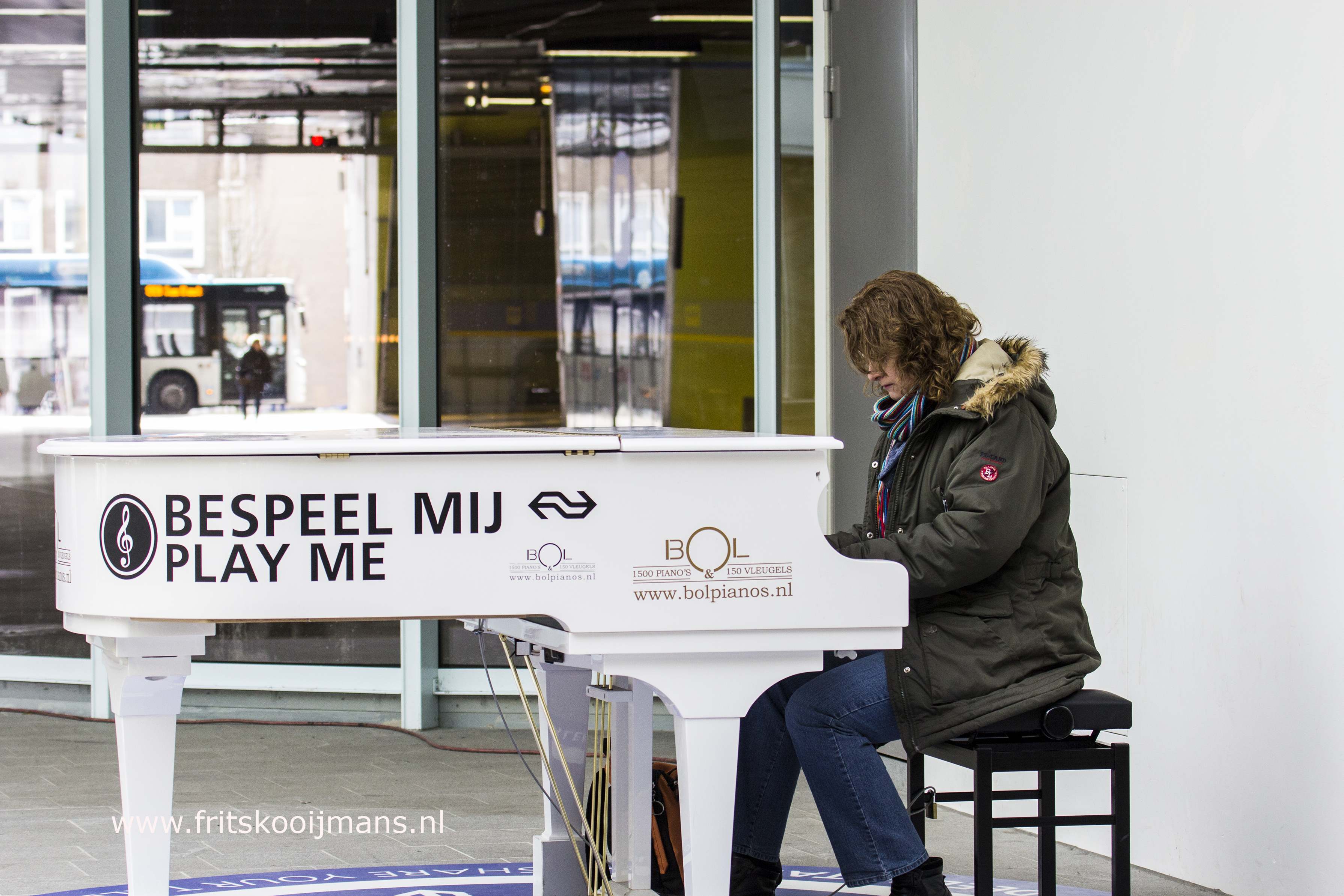 Piano spelen in de hal centraal stationArnhem