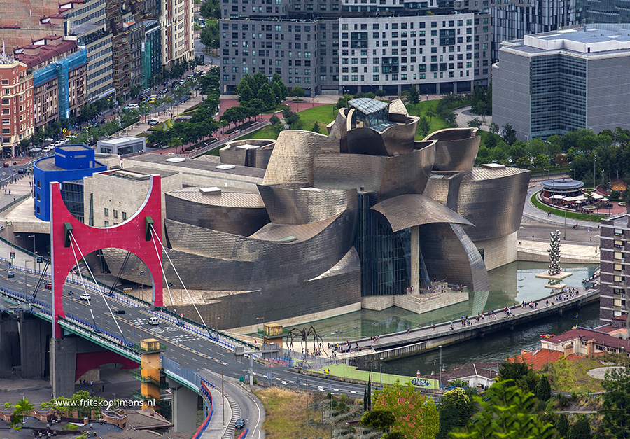 Brug en Guggenheim museum in Bilbao